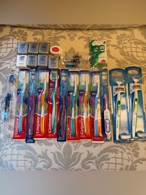 Lot of 10 Oral-B Indicator Soft Colgate Wave Adult Toothbrushes Floss Brush